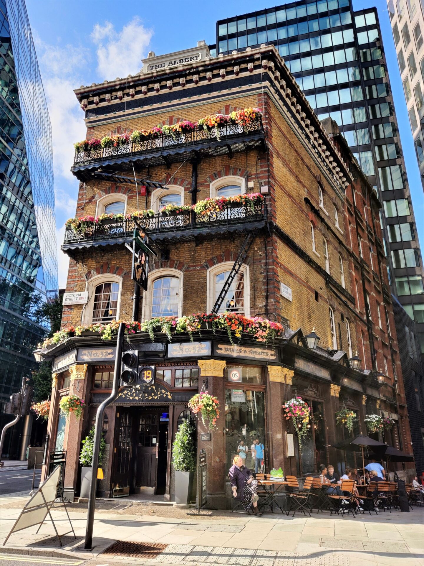 british-pubs-the-ultimate-guide-to-pub-culture-uk-gremlin-travels